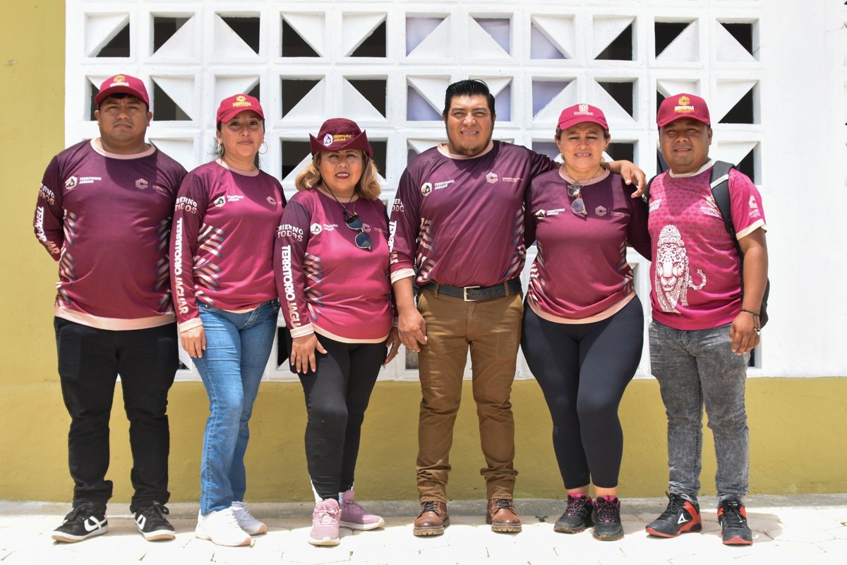 BIENESTAR ENTREGA DE KITS DE LIMPIEZA Y APOYOS PARA REMODELAR ESPACIOS PÚBLICOS EN COMUNIDADES DE HOPELCHÉN