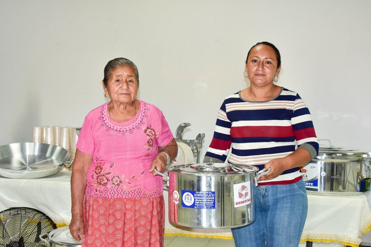 BIENESTAR EQUIPA COMEDOR COMUNITARIO EN ESCÁRCEGA