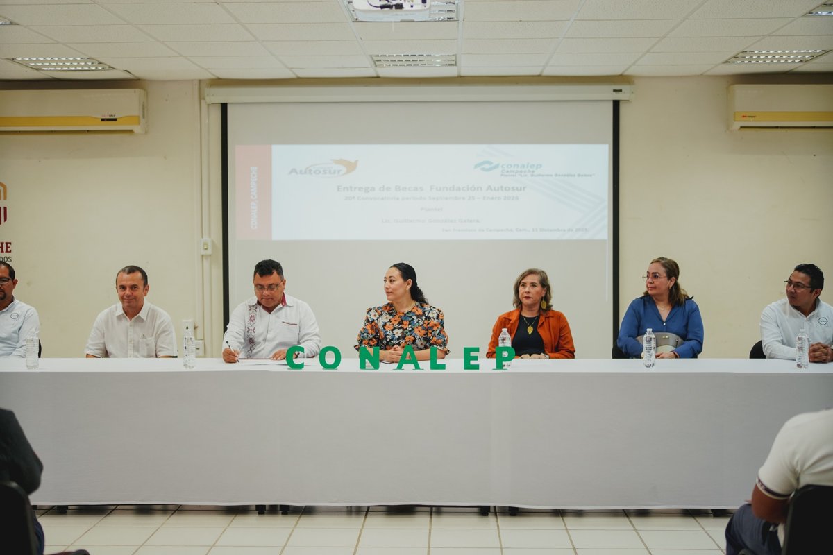 ENTREGA DE BECAS AUTOSUR CONALEP PLANTEL CAMPECHE