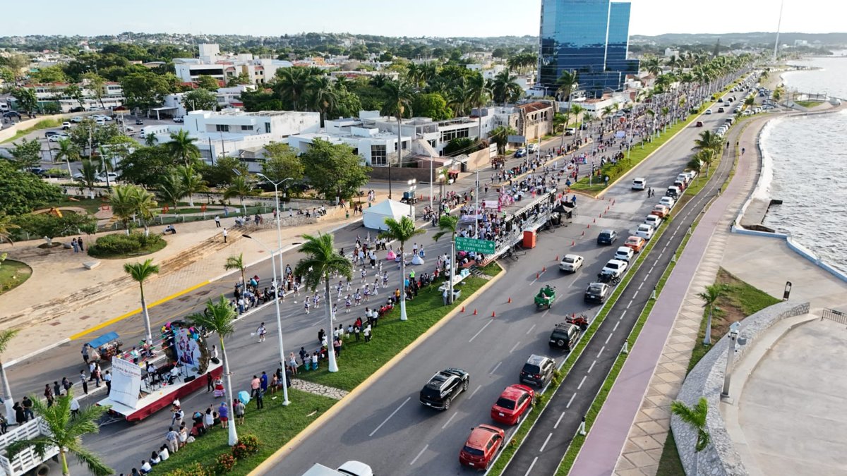 MÁS DE CUATRO MIL PERSONAS DESFILAN CON ORGULLO PARA CELEBRAR A CAMPECHE