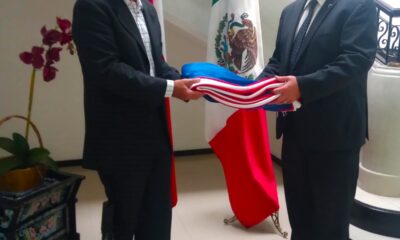 APCEC RECIBE LÁBARO PATRIO DE COSTA RICA