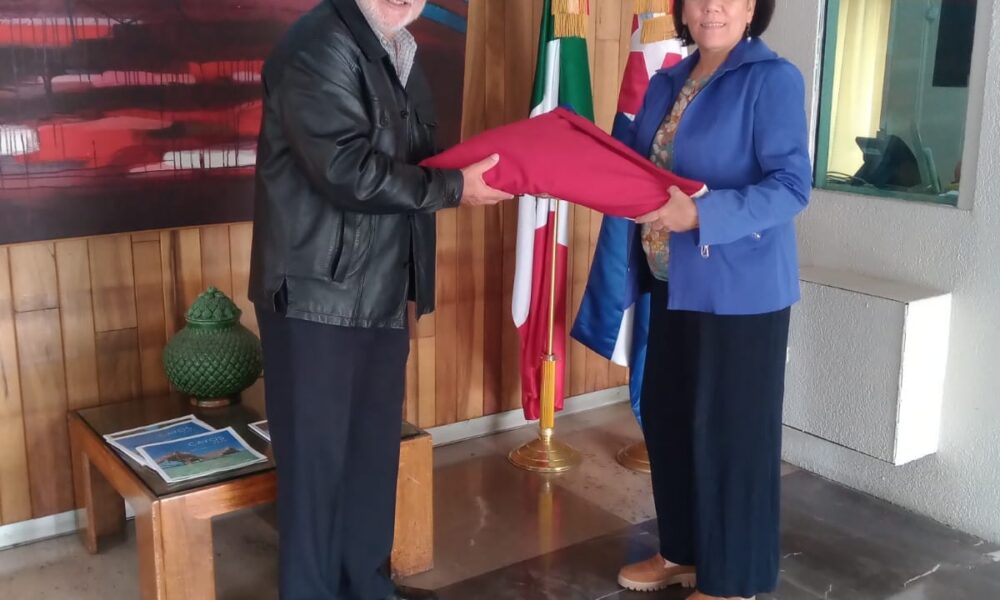 GOBIERNO DEL ESTADO RECIBE BANDERAS DE BOLIVIA Y CUBA
