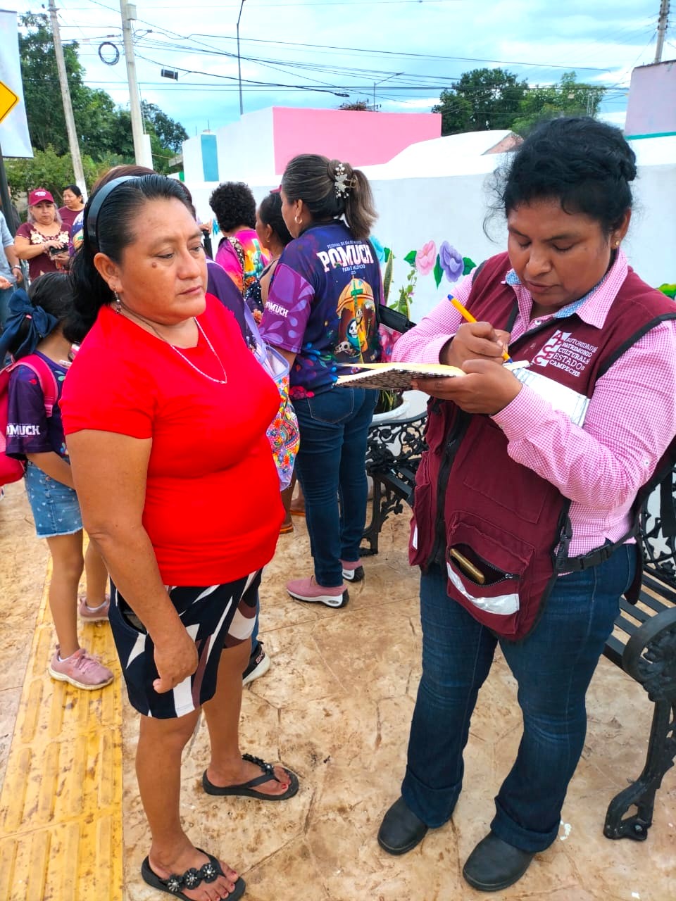 APCEC GESTIONA PINTURA Y CAL PARA OSARIOS Y ALBARRADAS EN POMUCH