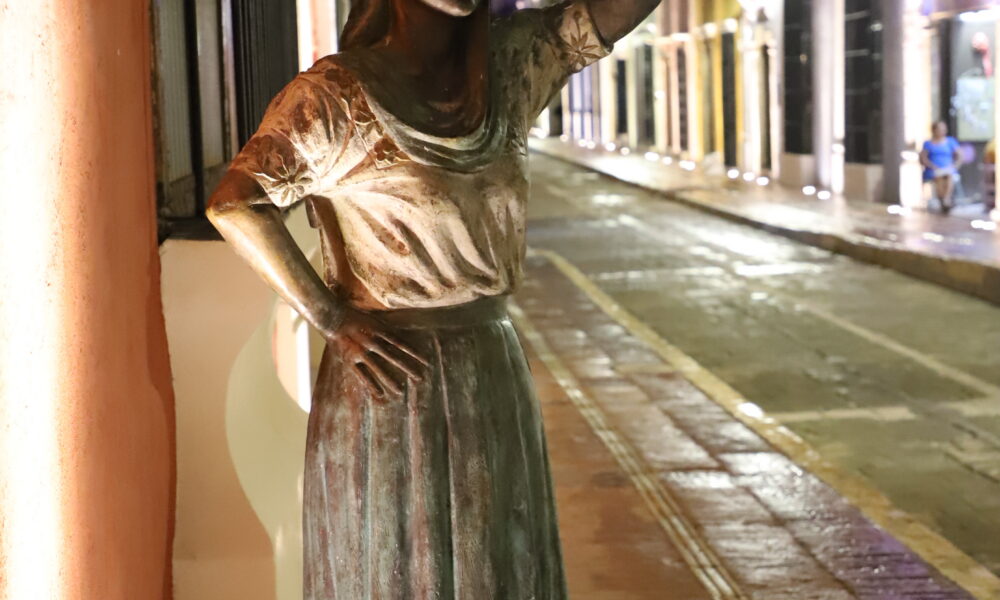 APCEC REHABILITA ILUMINACIÓN DEL CENTRO HISTÓRICO