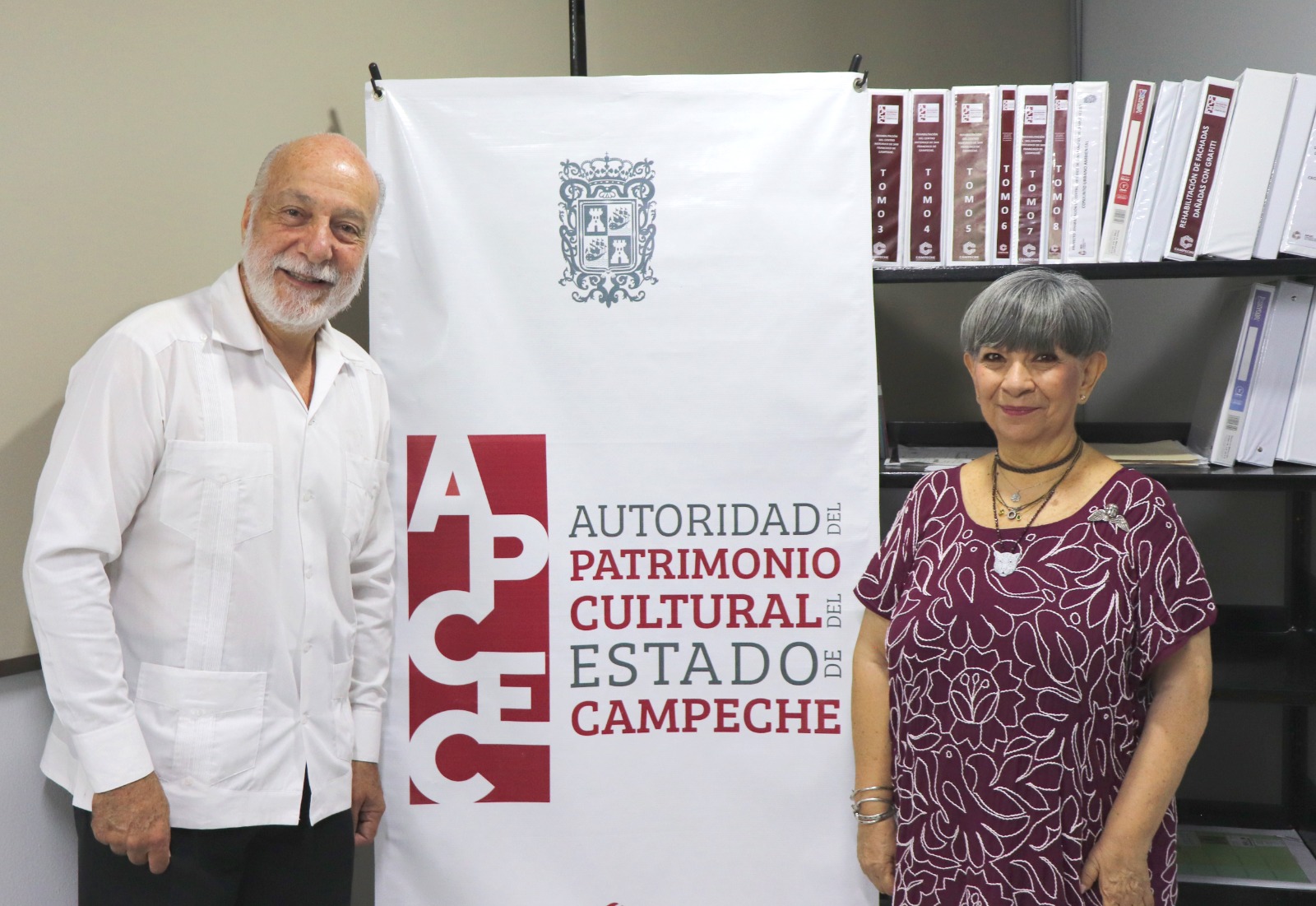 APCEC RECIBE LÁBAROS PATRIOS DE NACIONES HERMANAS DE LATINOAMÉRICA