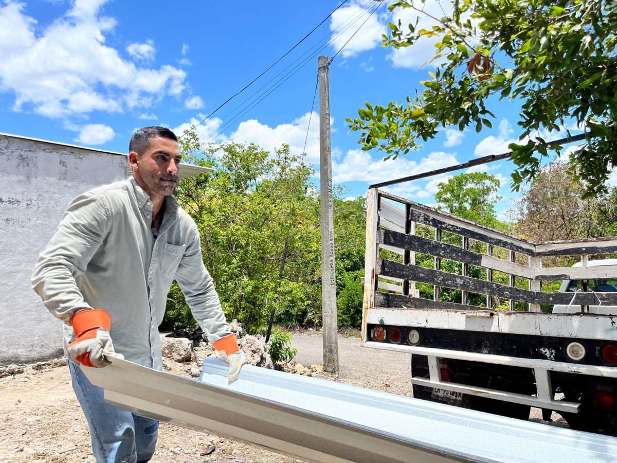 BIENESTAR RESPALDA A DOÑA CLARITA CON ENTREGA DE APOYOS EN CHAMPOTÓN