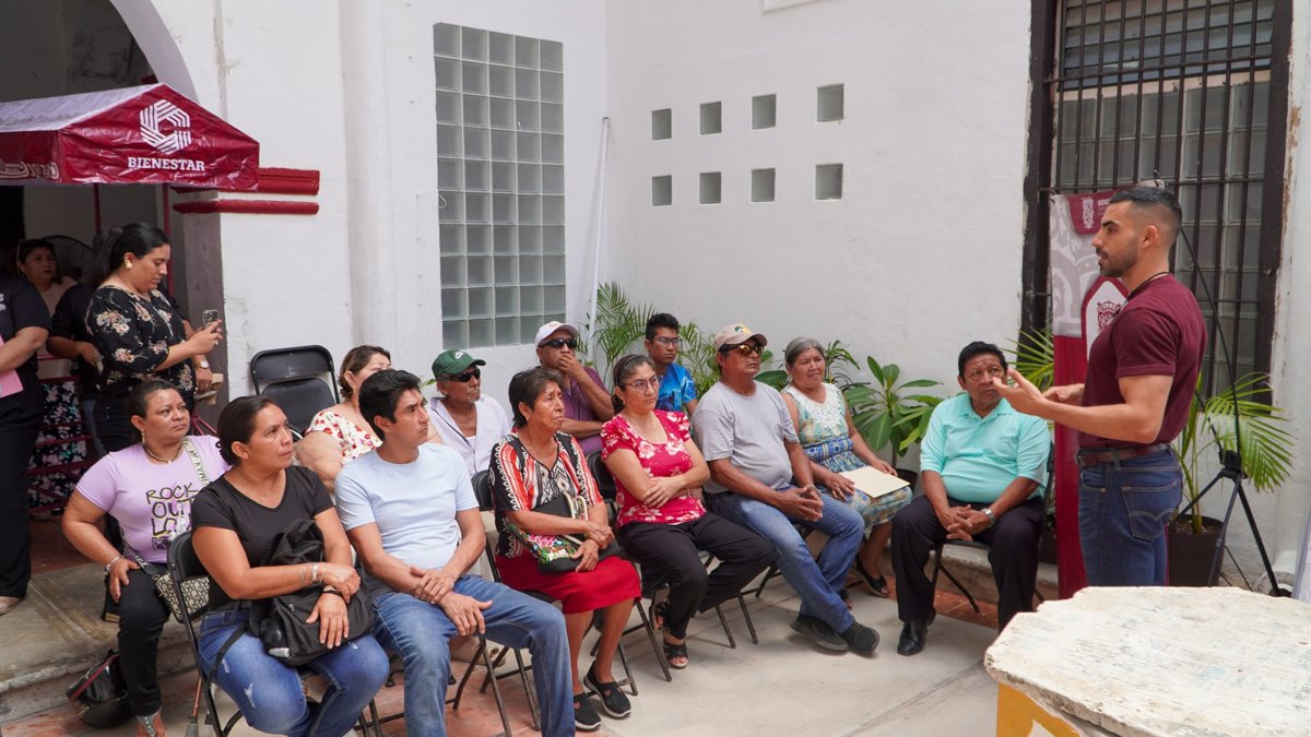 BIENESTAR ENTREGA LÁMINAS DEL PROYECTO BIENESTAR SOCIAL A FAMILIAS DE CAMPECHE