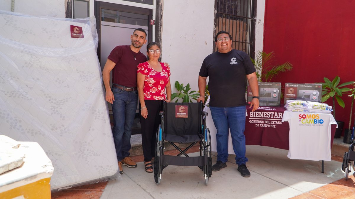 BIENESTAR ENTREGA LÁMINAS DEL PROYECTO BIENESTAR SOCIAL A FAMILIAS DE CAMPECHE