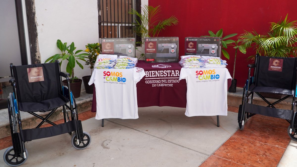 BIENESTAR ENTREGA LÁMINAS DEL PROYECTO BIENESTAR SOCIAL A FAMILIAS DE CAMPECHE