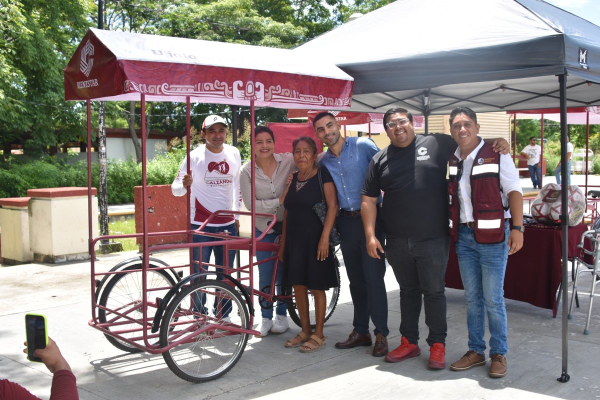 BIENESTAR ENTREGA APOYOS A FAMILIAS DE CHAMPOTÓN