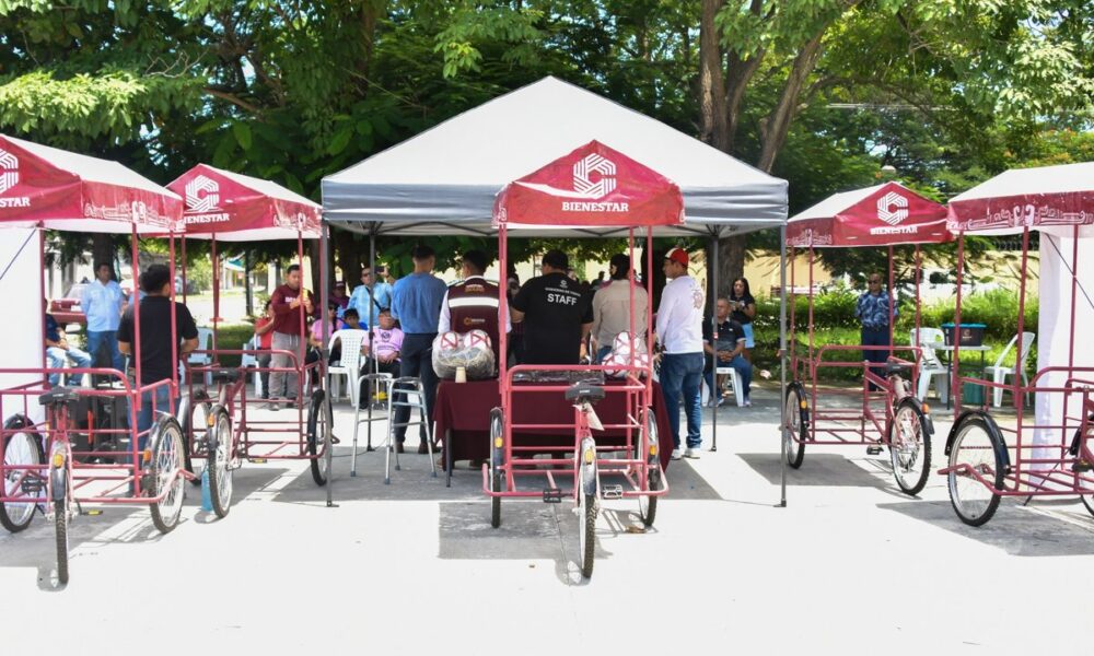 BIENESTAR ENTREGA APOYOS A FAMILIAS DE CHAMPOTÓN