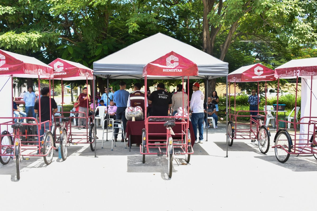 BIENESTAR ENTREGA APOYOS A FAMILIAS DE CHAMPOTÓN