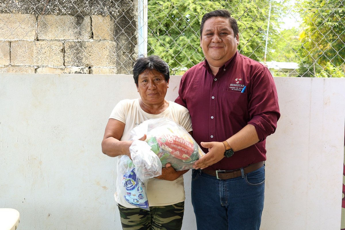 ENTREGA DE APOYOS A 50 FAMILIAS DE MUCUYCHAKÁN COMO PARTE DEL PROGRAMA DESARROLLO Y BIENESTAR