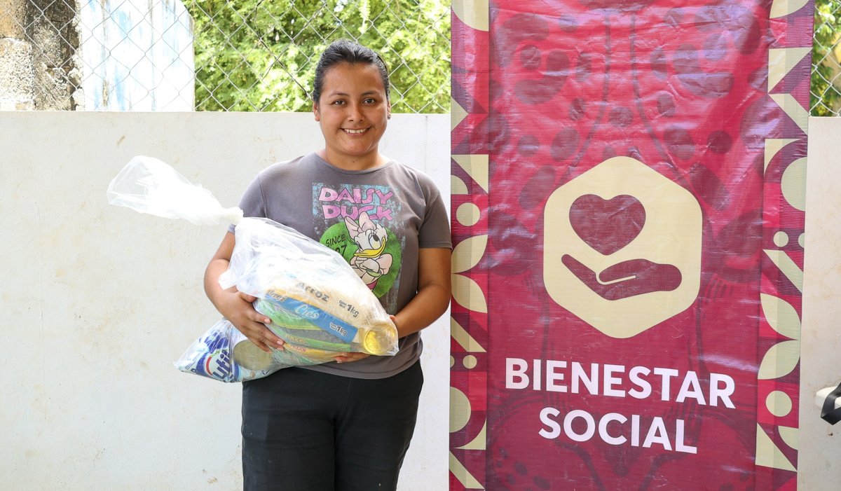 ENTREGA DE APOYOS A 50 FAMILIAS DE MUCUYCHAKÁN COMO PARTE DEL PROGRAMA DESARROLLO Y BIENESTAR