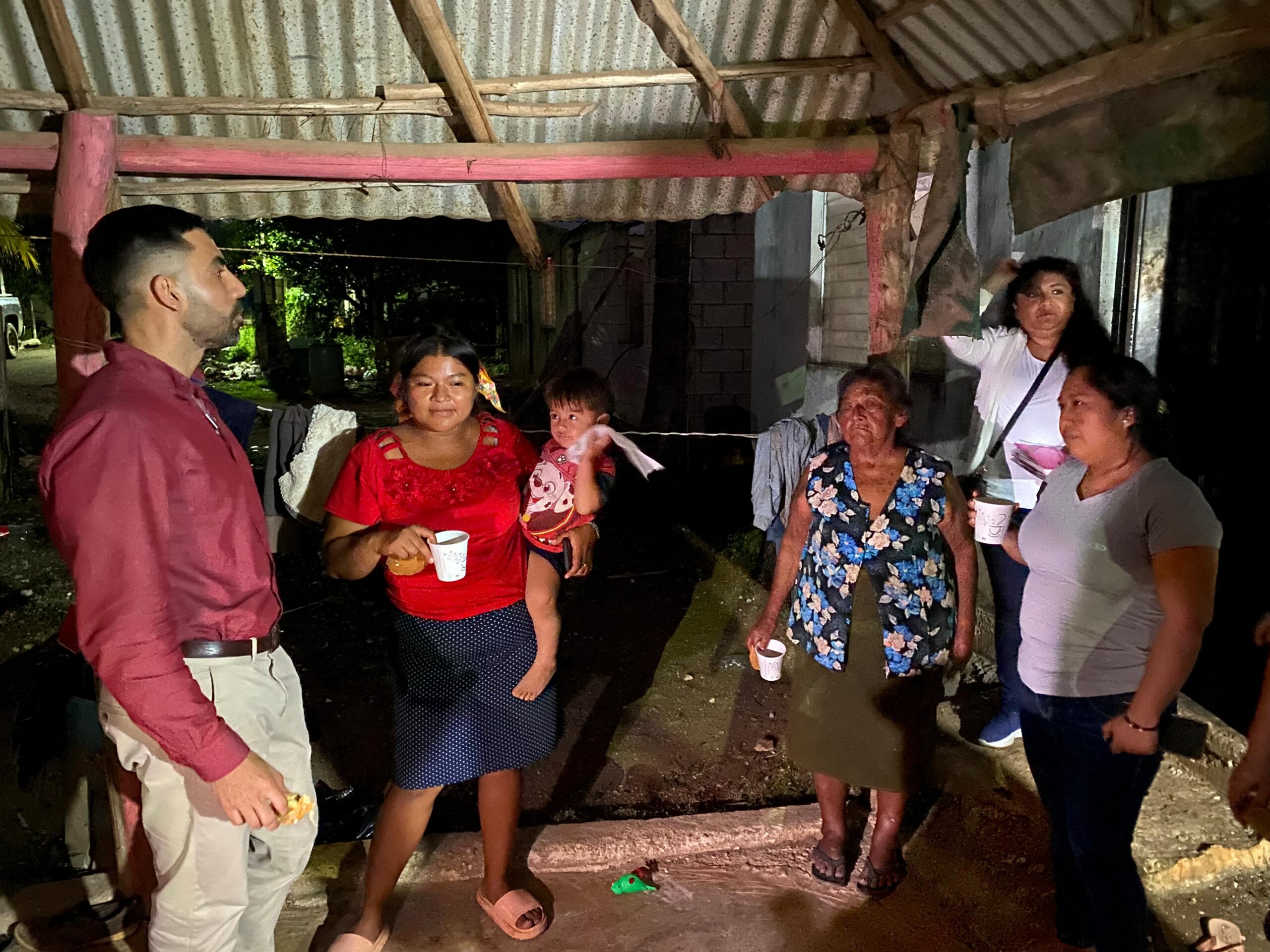 BIENESTAR ENTREGA APOYOS DE GESTIÓN SOCIAL EN NOHAKAL Y TIXMUCUY