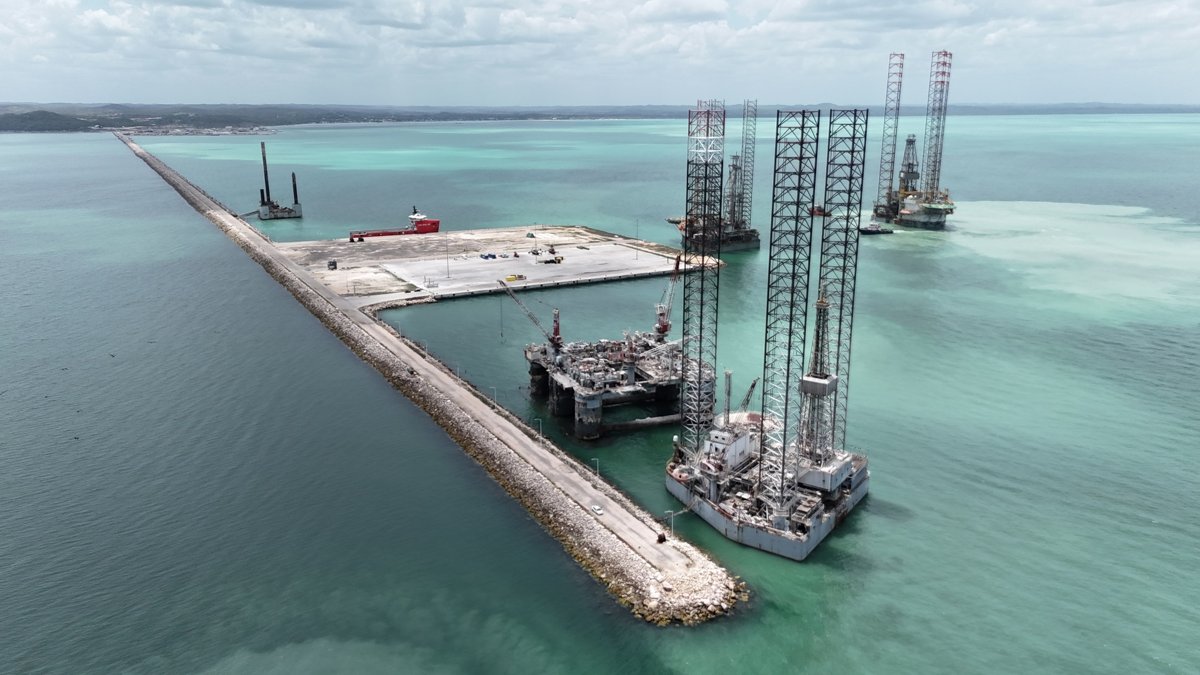 PUERTO DE ALTURA Y CABOTAJE DE SEYBAPLAYA RECIBE A DOS PLATAFORMAS AUTOELEVABLES EN EL MUELLE 8