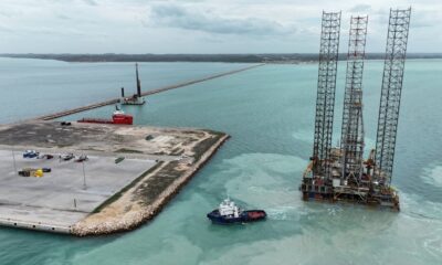 PUERTO DE ALTURA Y CABOTAJE DE SEYBAPLAYA RECIBE A DOS PLATAFORMAS AUTOELEVABLES EN EL MUELLE 8