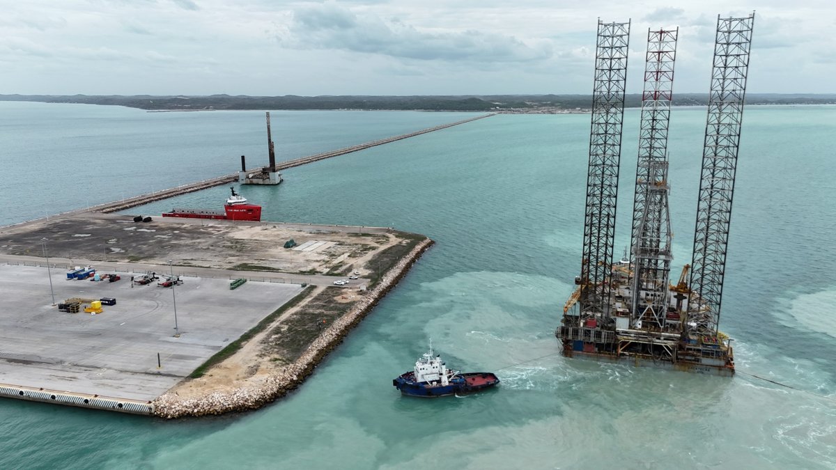 PUERTO DE ALTURA Y CABOTAJE DE SEYBAPLAYA RECIBE A DOS PLATAFORMAS AUTOELEVABLES EN EL MUELLE 8
