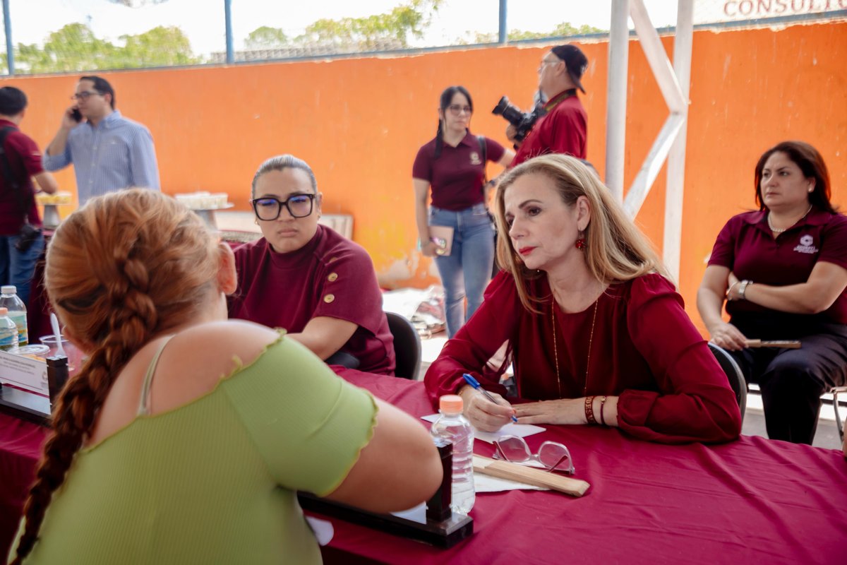 CONTINÚAN LAS MEJORAS A LA INFRAESTRUCTURA EDUCATIVA; LA GOBERNADORA, LAYDA SANSORES, INAUGURÓ EL DOMO DE LA CANCHA DE LA SECUNDARIA TÉCNICA 27