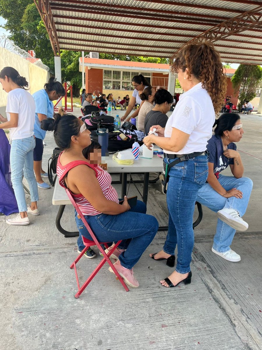 ICAT PLANTEL ESCÁRCEGA OFRECE SERVICIOS DE BELLEZA A MADRES DEL JARDÍN DE NIÑOS "ALMA INFANTIL" EN EL MARCO DEL DÍA DE LAS MADRES
