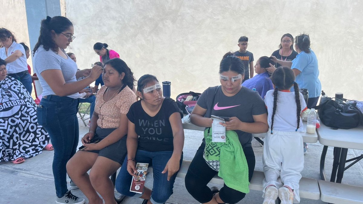 ICAT PLANTEL ESCÁRCEGA OFRECE SERVICIOS DE BELLEZA A MADRES DEL JARDÍN DE NIÑOS "ALMA INFANTIL" EN EL MARCO DEL DÍA DE LAS MADRES