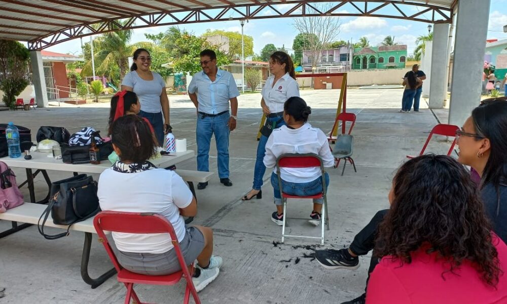 ICAT PLANTEL ESCÁRCEGA OFRECE SERVICIOS DE BELLEZA A MADRES DEL JARDÍN DE NIÑOS "ALMA INFANTIL" EN EL MARCO DEL DÍA DE LAS MADRES