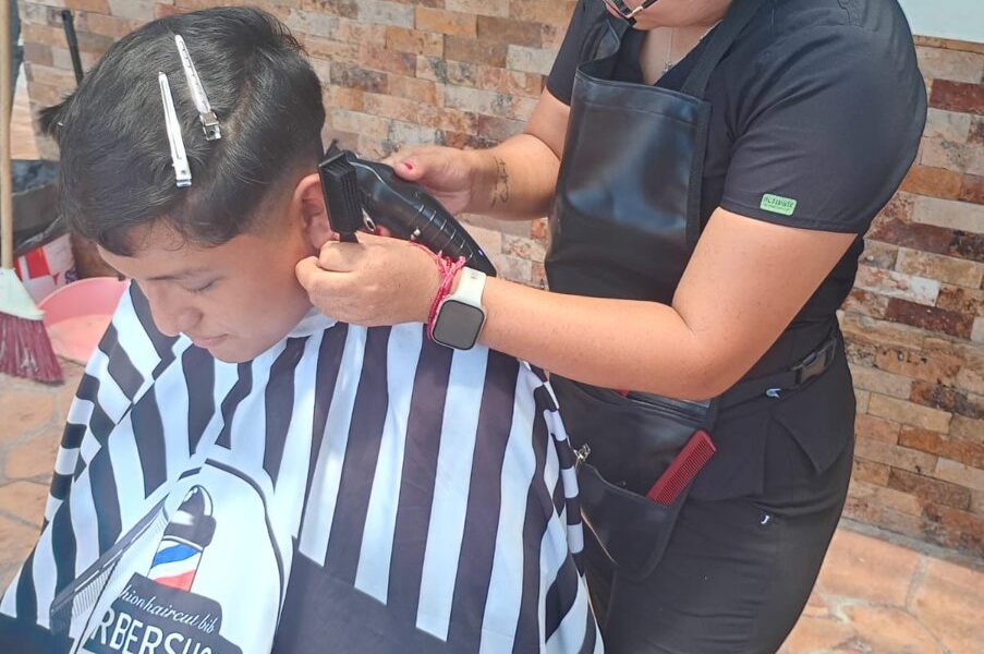 ICAT PLANTEL ESCÁRCEGA SE UNE AL INMECAR PARA BENEFICIAR CON CORTES DE CABELLO DENTRO DE LA CARAVANA DE LA SALUD EN EL ITSE