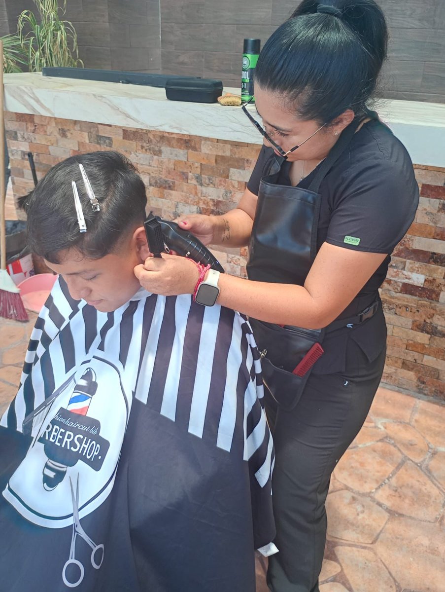 ICAT PLANTEL ESCÁRCEGA SE UNE AL INMECAR PARA BENEFICIAR CON CORTES DE CABELLO DENTRO DE LA CARAVANA DE LA SALUD EN EL ITSE
