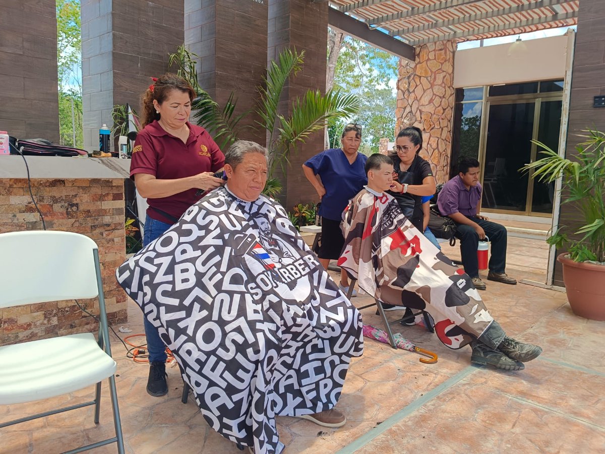 ICAT PLANTEL ESCÁRCEGA SE UNE AL INMECAR PARA BENEFICIAR CON CORTES DE CABELLO DENTRO DE LA CARAVANA DE LA SALUD EN EL ITSE