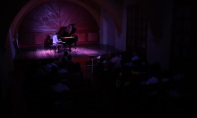 RECITAL DE PIANO DE CARLOS MATUS CAUTIVA AL PÚBLICO EN EL CENTRO CULTURAL EL CLASUTRO