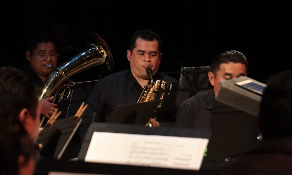 CONCIERTO PARA TROMBÓN Y BANDA DELEITA AL PÚBLICO CAMPECHANO