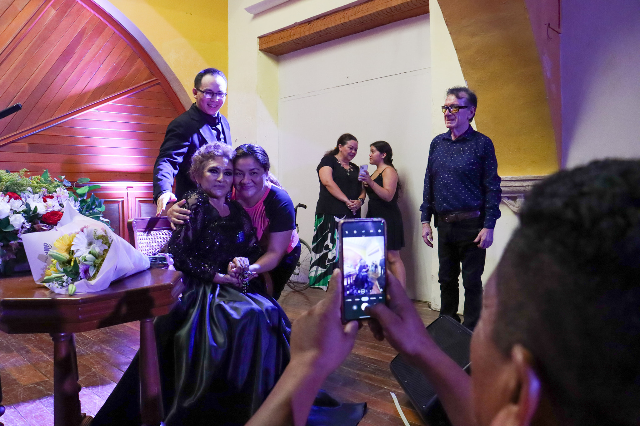 Con Un Auditorio Lleno, La Intérprete Doña Luz Y El Pianista Julio Hoil Lee Ofrecieron Concierto En El Centro Cultural El Claustro