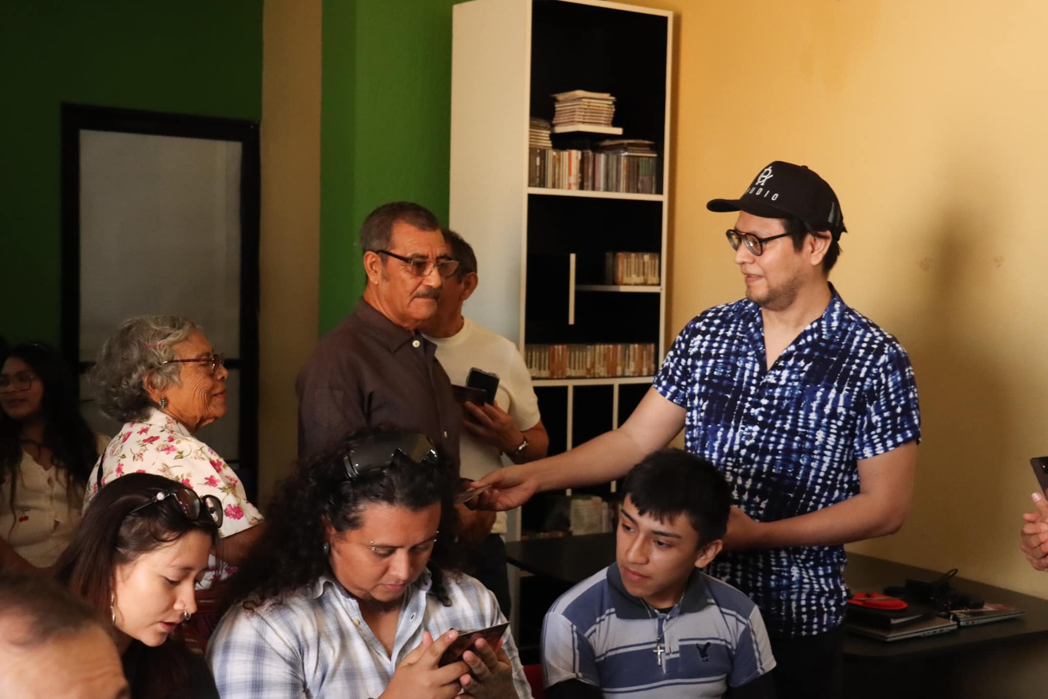 NÉSTOR MAY ROMERO PRESENTA EL CD BATALLAS DE ARCILA Y ACERO