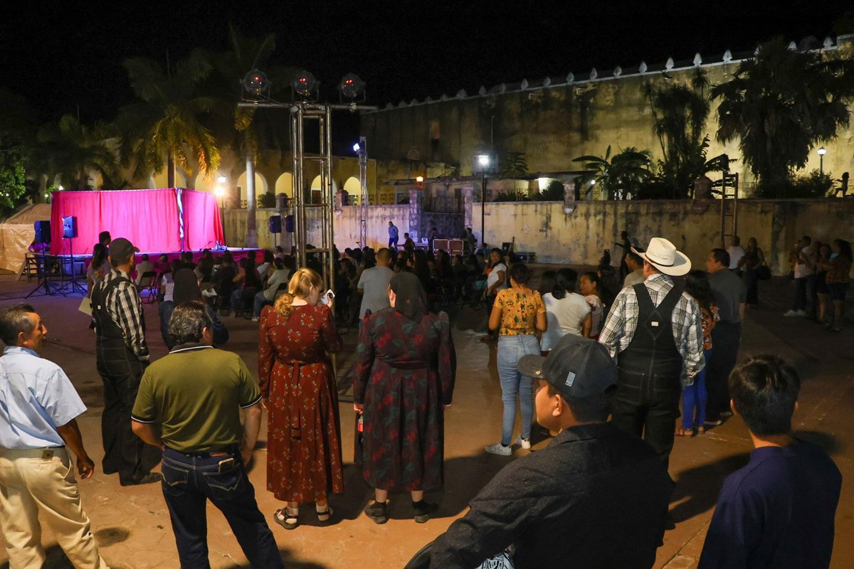 "LA DAMA BOBA" CAUTIVA AL PÚBLICO DE HOPELCHÉN CON SU MEZCLA DE HUMOR Y CALIDAD ARTÍSTICA