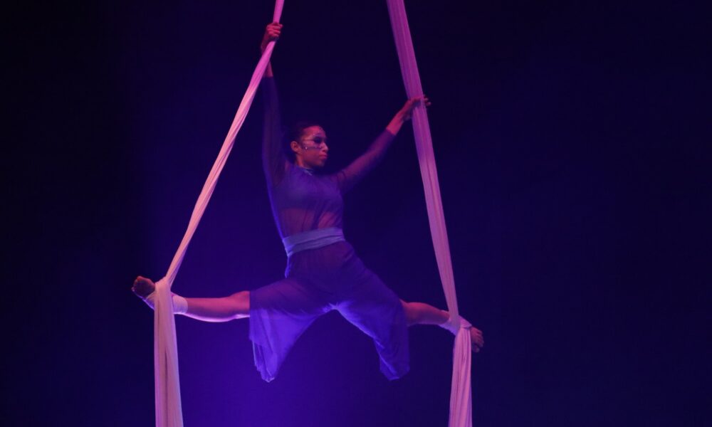 ESTUDIANTES DE DANZA AÉREA DEL CENTRO CULTURAL EL CLAUSTRO PRESENTAN ESPECTÁCULO “MANGLAR”