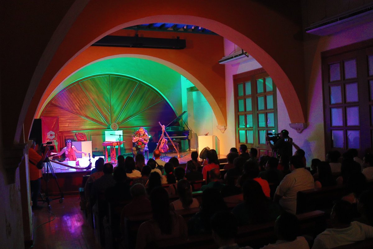 LA MÚSICA ANDINA RESONÓ EN EL CENTRO CULTURAL EL CLAUSTRO