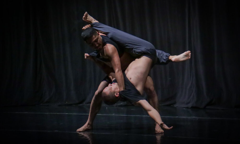 ESPECTÁCULO NOVA HIZO VIBRAR EL TEATRO JUAN DE LA CABADA
