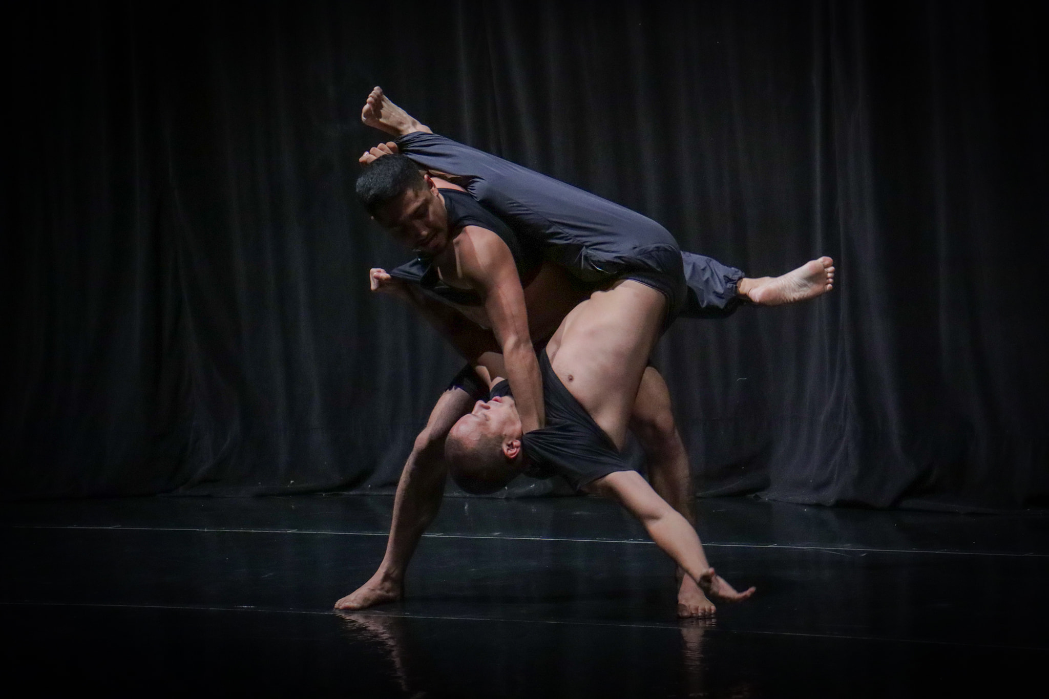 ESPECTÁCULO NOVA HIZO VIBRAR EL TEATRO JUAN DE LA CABADA