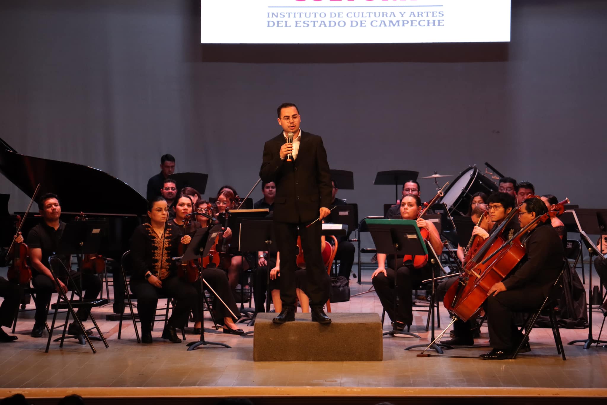 URUGUAYO JUAN IGNACIO BERACOCHEA ILUMINÓ LA NOCHE EN IV CONCIERTO DE TEMPORADA DE LA OSCAM