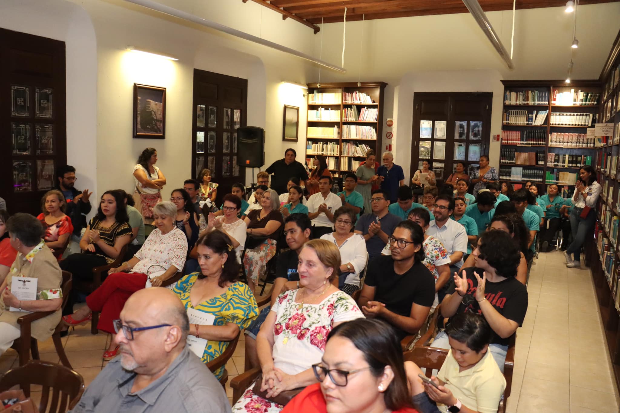 PRESENTA CARLOS MARTÍN SU OBRA COCINA YUCATECA, CRÓNICAS DE INFANCIA Y RECETAS DE MI MADRE"