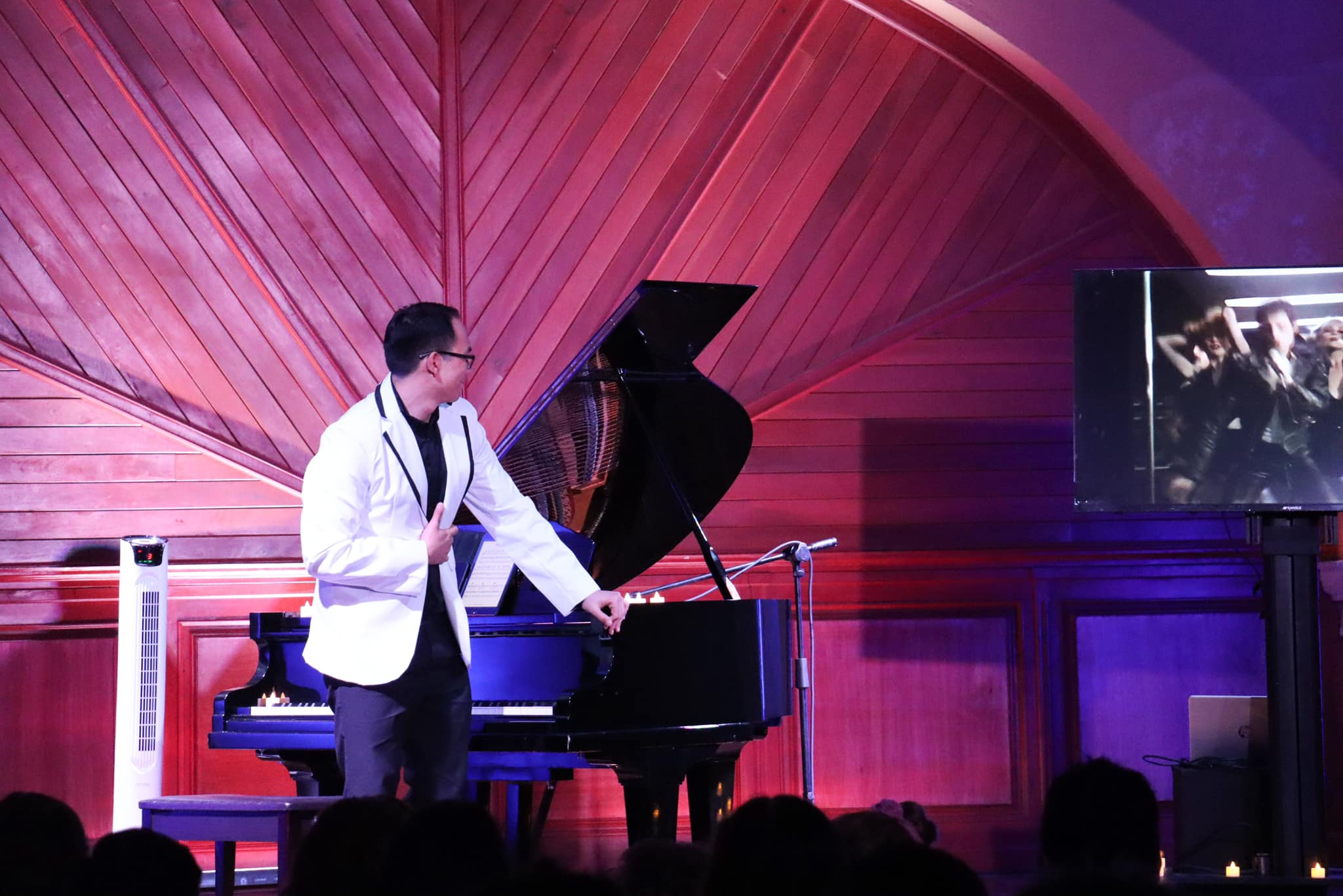 EL PIANISTA JULIO HOIL LEE RINDE TRIBUTO A QUEEN DURANTE RECITAL EN EL CENTRO CULTURAL EL CLAUSTRO