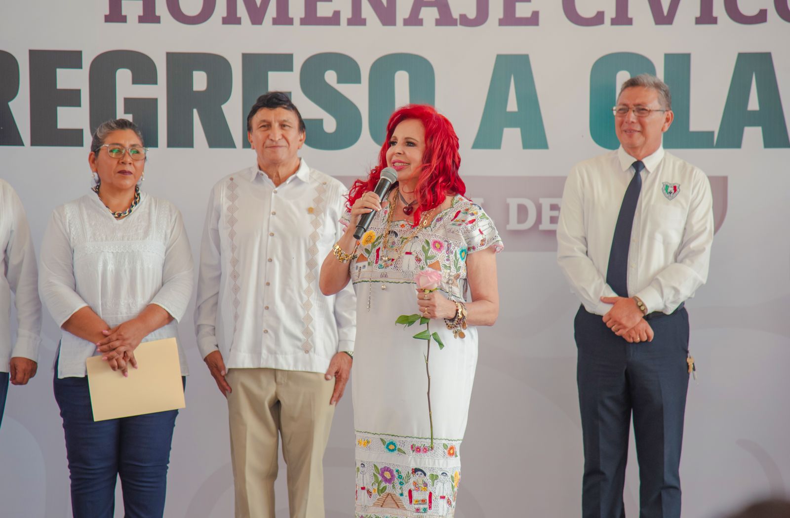 Acompañó Gobernadora, Layda Sansores, A Los Alumnos De La Primaria Justo Sierra Méndez En El Reinicio De Clases