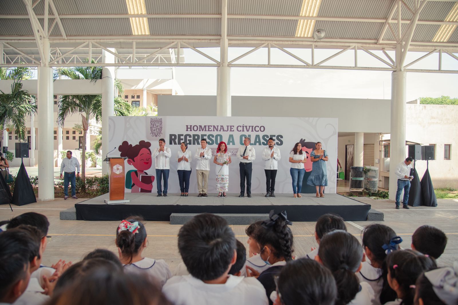 Acompañó Gobernadora, Layda Sansores, A Los Alumnos De La Primaria Justo Sierra Méndez En El Reinicio De Clases