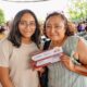ESTUDIANTES DE NIVEL MEDIO SUPERIOR RECIBIERON DE MANOS DE LA GOBERNADORA, LAYDA SANSORES SAN ROMÁN, EL PAGO DE LAS BECAS BENITO JUÁREZ