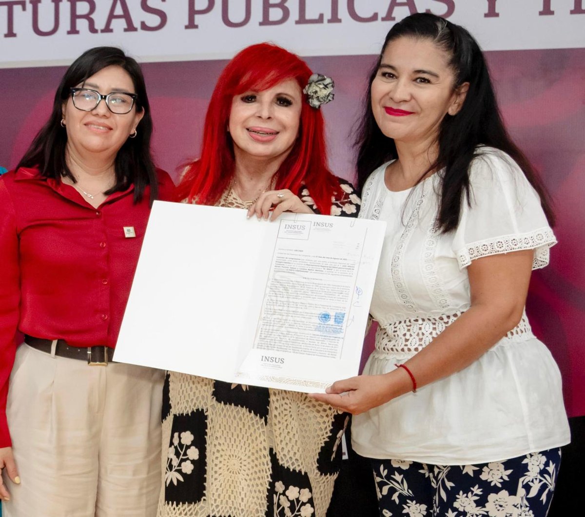 LA GOBERNADORA LAYDA SANSORES SAN ROMÁN CUMPLE CON LA CERTEZA JURÍDICA EN EL ESTADO: ENTREGA DE ESCRITURAS PÚBLICAS Y TÍTULOS DE PROPIEDAD