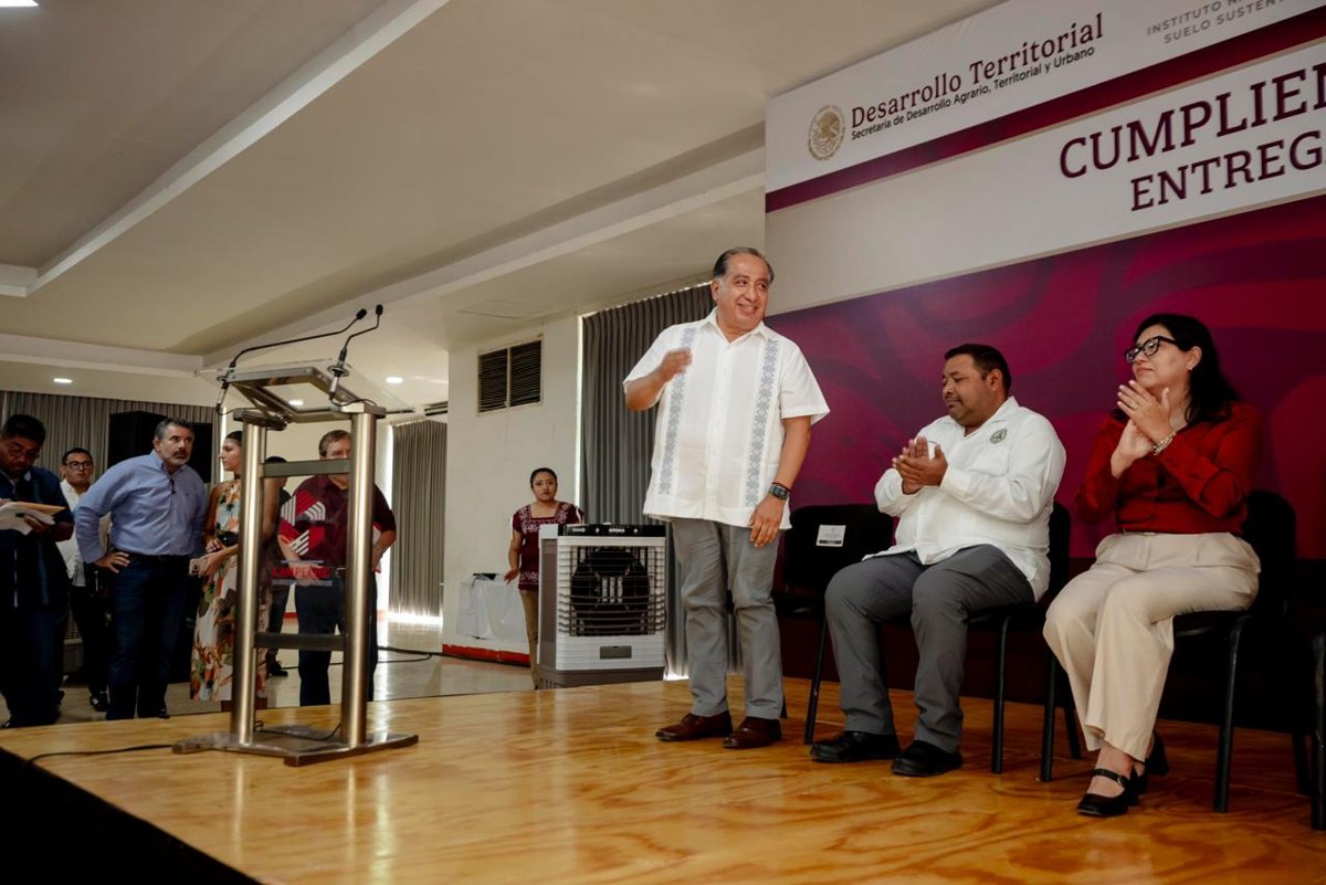 LA GOBERNADORA LAYDA SANSORES SAN ROMÁN CUMPLE CON LA CERTEZA JURÍDICA EN EL ESTADO: ENTREGA DE ESCRITURAS PÚBLICAS Y TÍTULOS DE PROPIEDAD