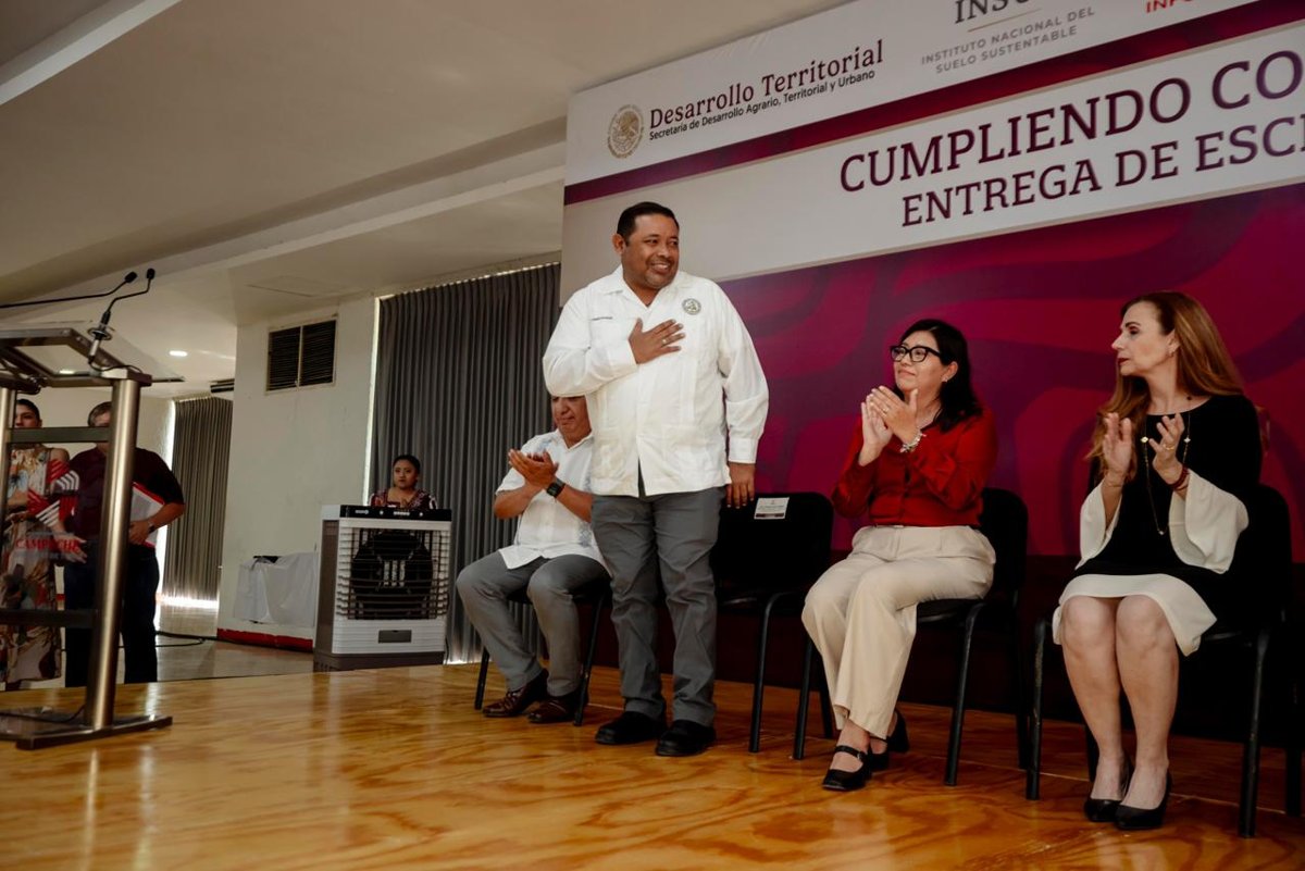 LA GOBERNADORA LAYDA SANSORES SAN ROMÁN CUMPLE CON LA CERTEZA JURÍDICA EN EL ESTADO: ENTREGA DE ESCRITURAS PÚBLICAS Y TÍTULOS DE PROPIEDAD