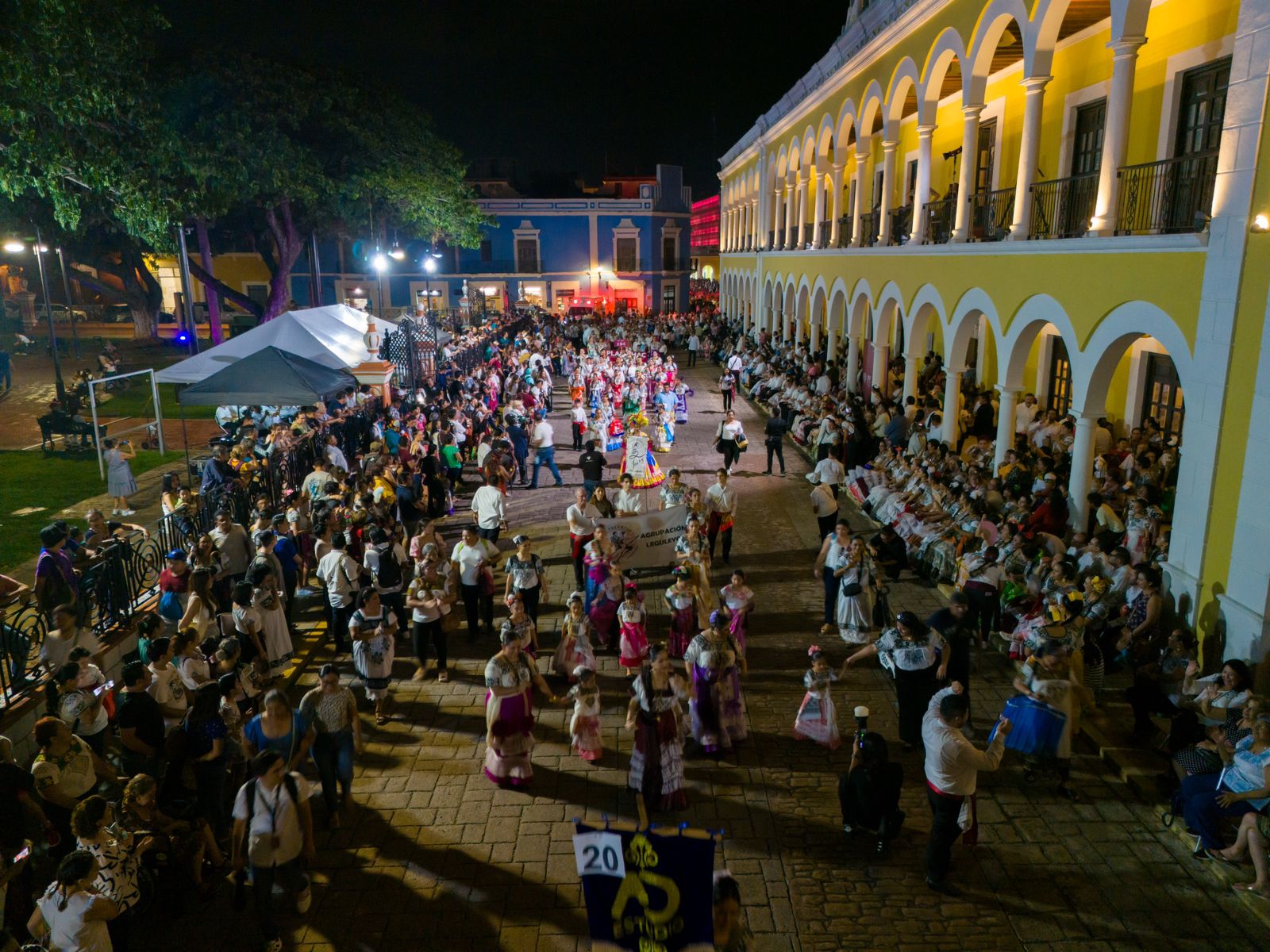 ENCABEZÓ LA GOBERNADORA, LAYDA SANSORES SAN ROMÁN, VIBRANTE CAMINATA CAMPECHANA EN EL CENTRO HISTÓRICO