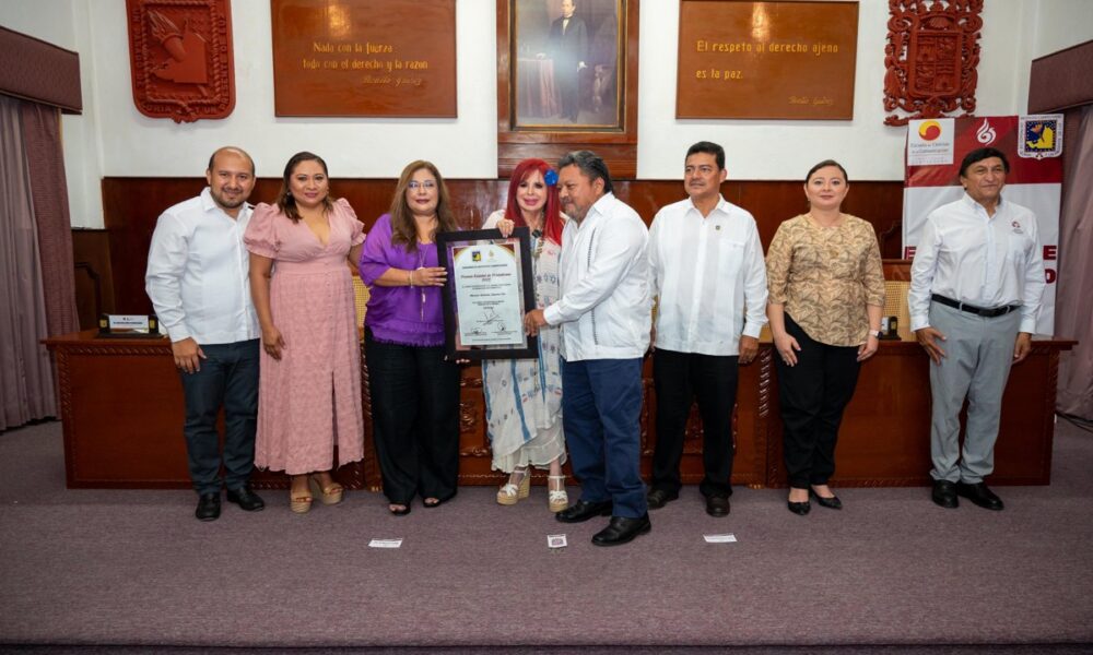 LA GOBERNADORA, LAYDA SANSORES SAN ROMÁN, ENTREGÓ EL PREMIO ESTATAL DE PERIODISMO 2025