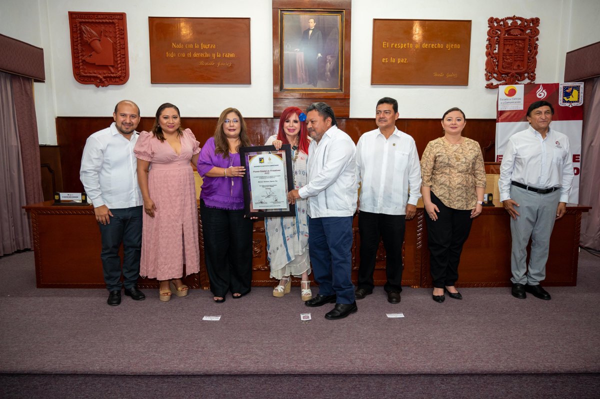 LA GOBERNADORA, LAYDA SANSORES SAN ROMÁN, ENTREGÓ EL PREMIO ESTATAL DE PERIODISMO 2025